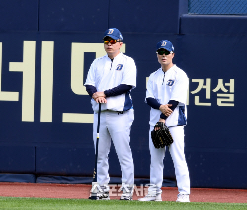 [포토] 훈련 지켜보는 이동욱 감독 '매의 눈으로'