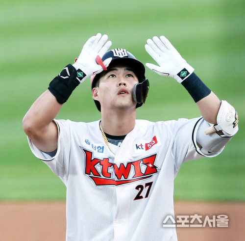 [포토] kt 배정대, 출발이 좋아요~