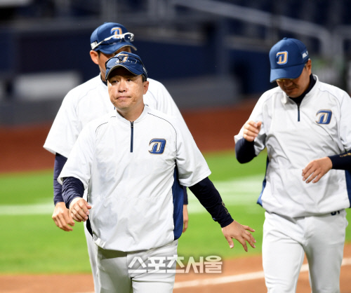 [포토] NC 이동욱 감독 '기분 좋은 퇴근'