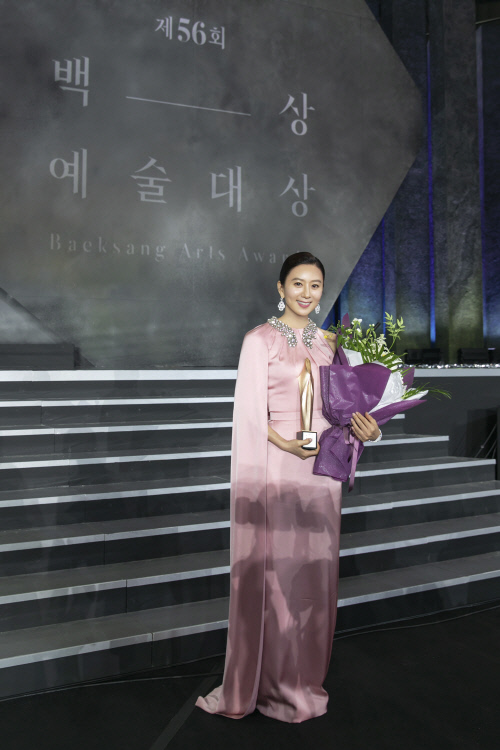 김희애 백상 보도사진_1