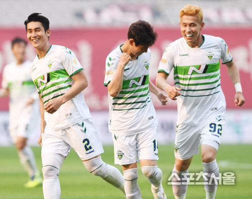 [포토] 전북 이승기, 후반 리드를 되찾는...골!