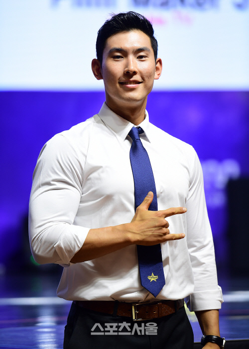 '진짜사나이' 분대장으로 여심을 녹인 설민호, 제주도에서 가장 섹시한 남자라고 불리죠