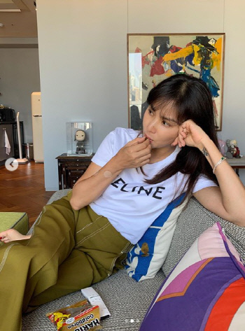 고소영, '맛있는 젤리는 내꼬'..일상도 화보[★SNS]