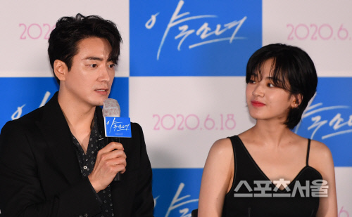 [포토] 이준혁, 이주영과 함께'야구소녀'를...