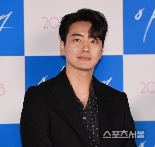 [포토] 이준혁, '야구소녀'의 코치!