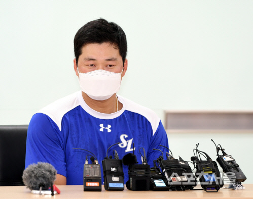 [포토] 삼성 오승환, 진지한 눈빛의 기자회견!