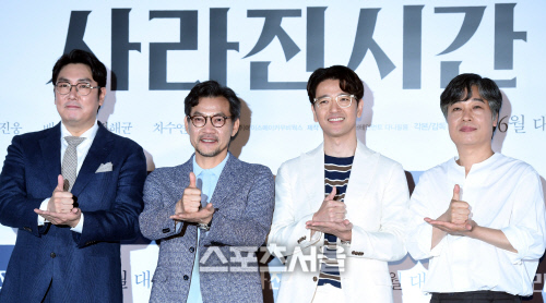 [포토] '사라진 시간' 감독-출연진, 의료진에 감사의 인사