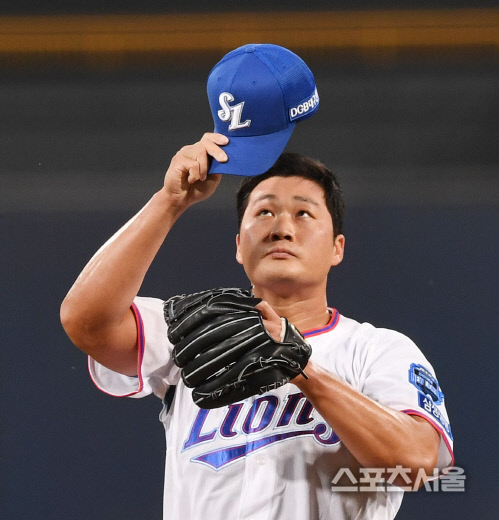 [포토] 오승환, 모자 안쪽을 흘깃?