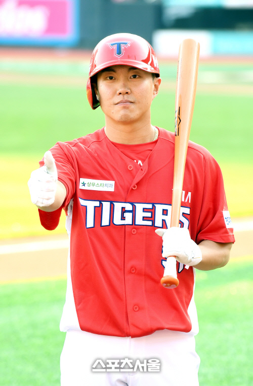 [포토]류지혁, KIA 유니폼 잘 어울리죠?