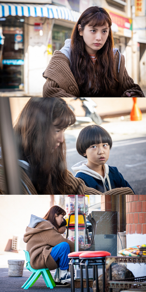 '출사표' 나나, 초딩과 불꽃튀는 문방구 게임 대결 '승부욕 폭발'