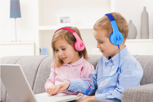 아이 청력보호 위해 볼륨 제한된 모토로라 블루투스 헤드셋 출시