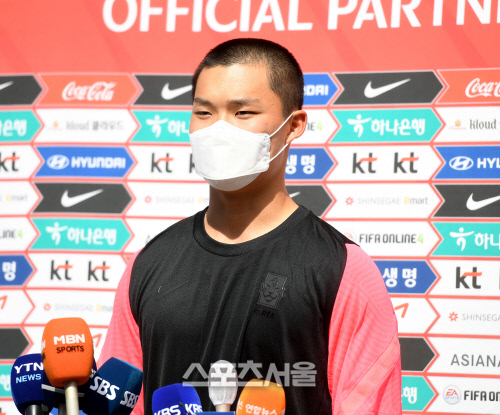 [포토] 오현규 '군기 든 모습'