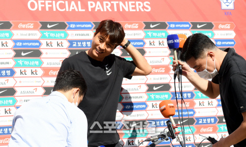 [포토] 이동국 '대표팀 소집도 아니고 쑥스럽네요'