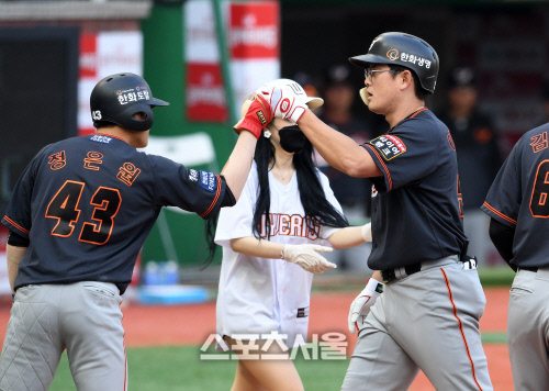 [포토]한화 이성열, SK 핀토 상대 선제 3점포