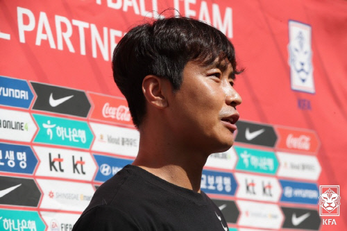 지도자 연수 받는 이동국 "은퇴? 먼 미래 생각하고 있지 않다"