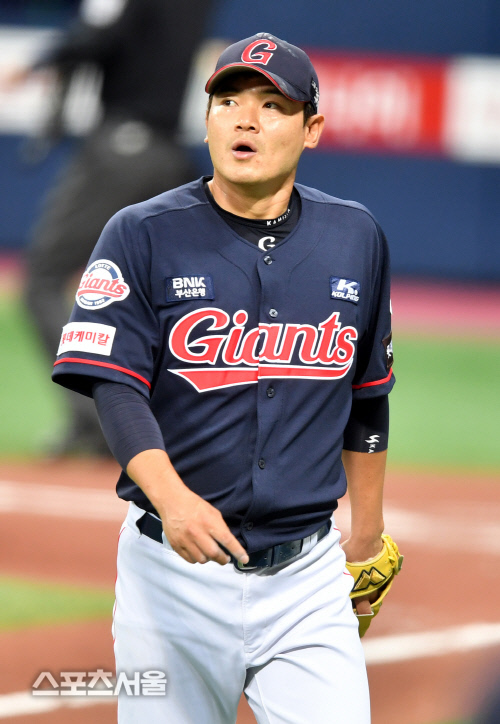 [포토]6이닝 3실점 롯데 노경은