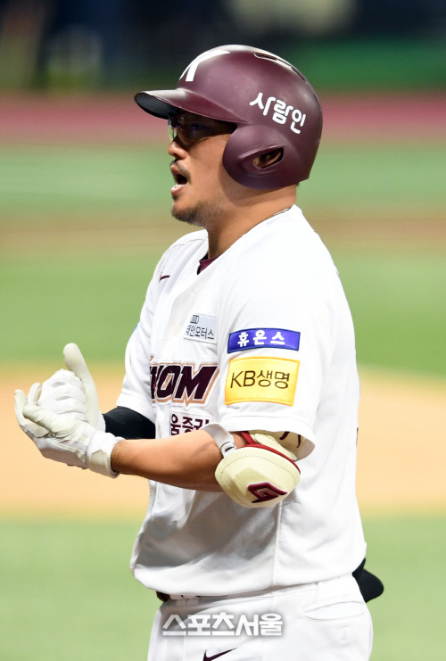 [포토]키움 이지영, 추격 2타점 적시타