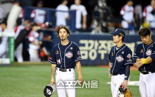 [포토] 두산 오재원, 경기 후에도 LG와 신경전