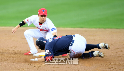 [포토] 전준우 \'아쉽다\'