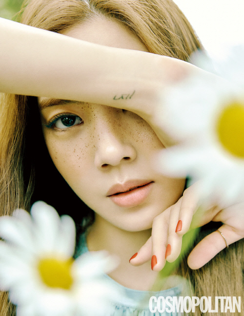 코스모7월호_손담비4