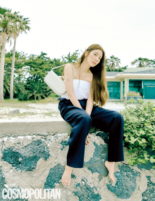 코스모7월호_손담비2