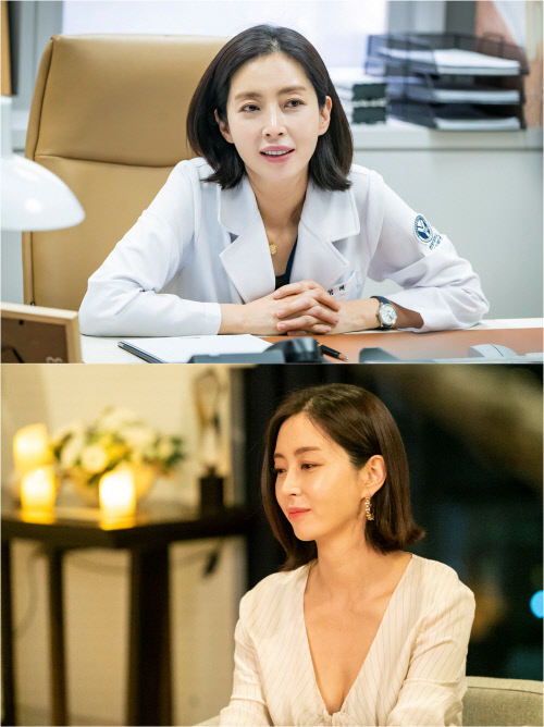 '우아한 친구들' 송윤아, 도도+시크 첫 스틸컷 공개…우아한 귀환