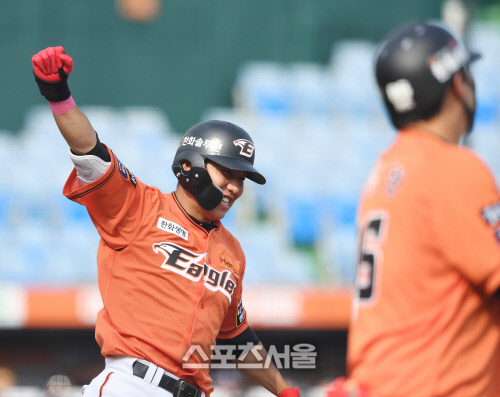 [포토] 한화 노태형, 드디어 연패 끝낸...끝내기 안타!