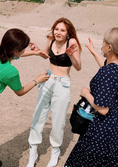 던♥ 현아 명품 몸매에 가려지지 않는 깨발랄[★SNS]