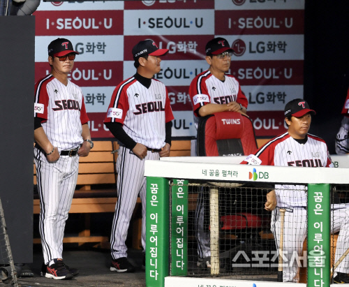 [포토] 류중일 감독 \'오늘도 지는건가\'