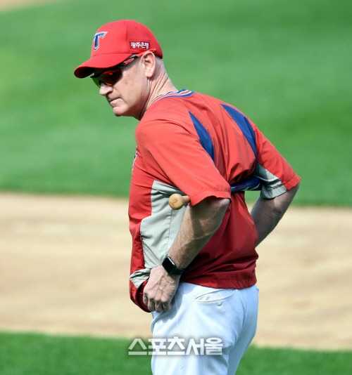 [포토] 윌리엄스 감독 \'진지한 표정으로\'