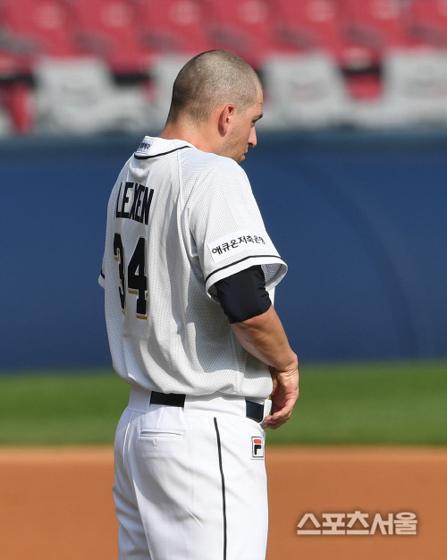 [포토] 두산 플렉센, 벨트 먼저 조이고...