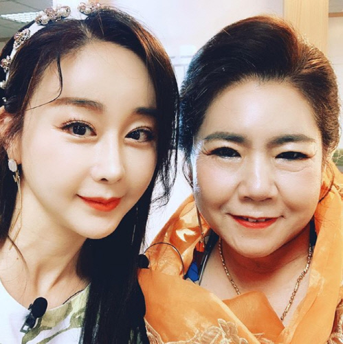 "모녀? 자매?" 중국마마 함소원과 "내 며느리" ♥가득한 셀카[★SNS]