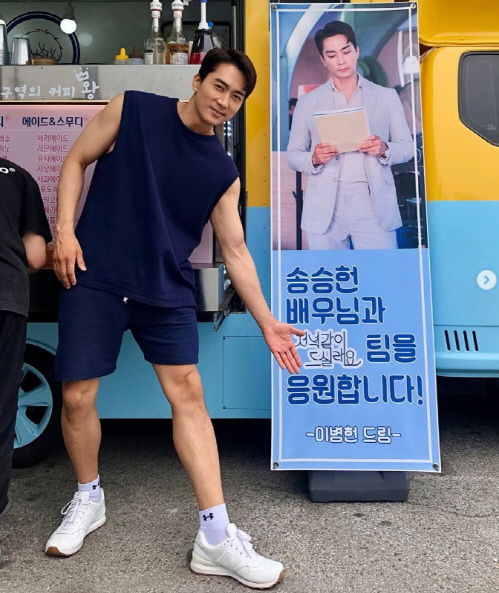'20년 지기 찐우정' 송승헌, 이병헌이 보낸 카페트럭에 "행님!감사감사!" 화답[★SNS]