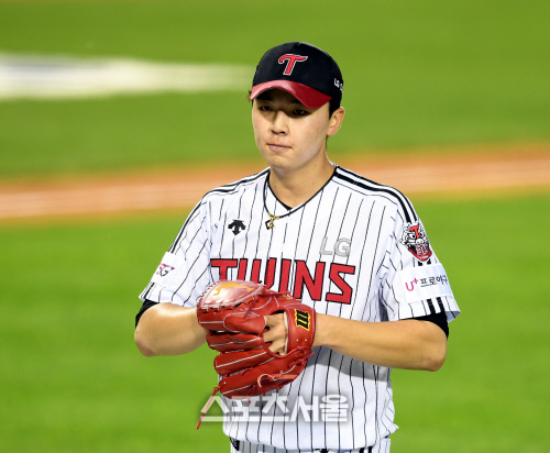 [포토] 이민호 '만루위기 잘 넘겼어'