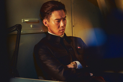 "변신이란 이런 것"…'강철비2', 북 위원장 유연석 캐릭터 스틸 공개