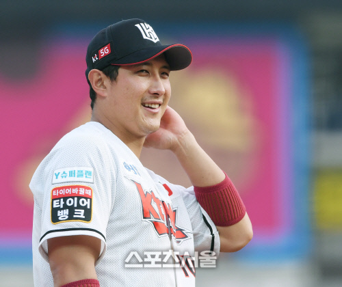 '7월 타율 0.500' 황재균, 이강철 감독이 바라는 플러스 알파는?