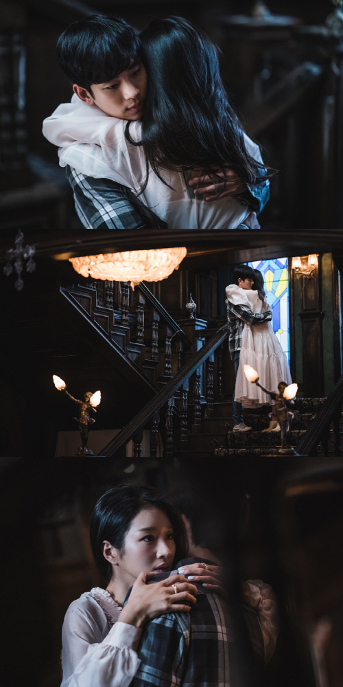 '사이코지만 괜찮아' 김수현♥서예지, 애틋한 포옹 속 불안한 낯빛