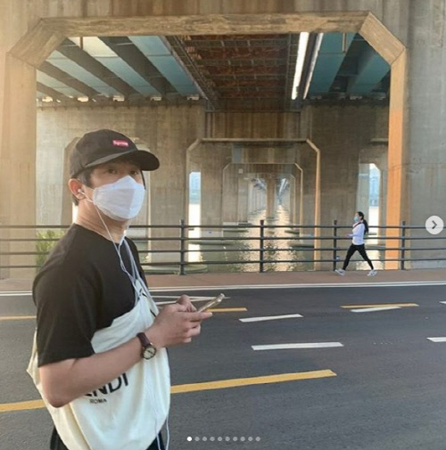 기안84, '남친짤'로 시작해 널부러져 마무리... 한강달리기의 명과 암[★SNS]