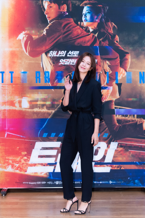 '트레인' 경수진 "평행세계·1인 2역, 부담되지만 욕심나는 작품"