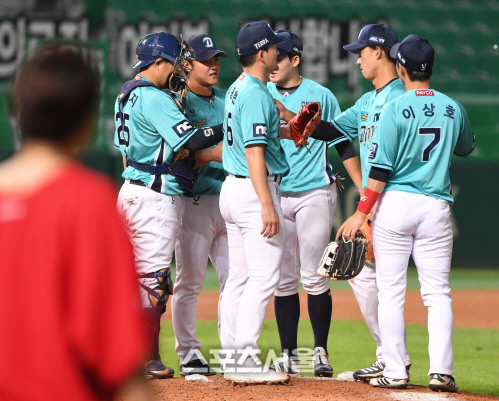 이동욱 감독 "원종현이 8회 2사 만루 막아낸게 결정적"[SS현장]