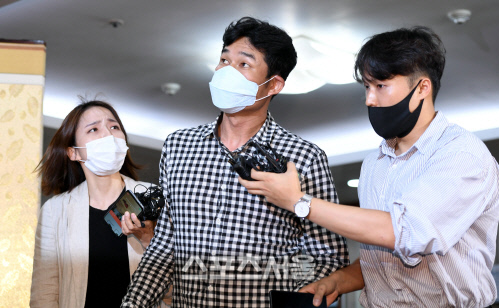 [포토] 대한철인3종협회 공정위 참석하는 김규봉 감독