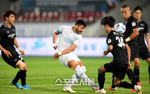 [포토] 세징야 \'수비 다 뚫고 슈팅\'