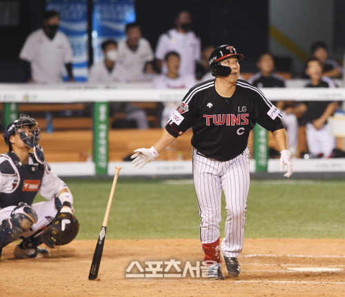[포토] LG 김현수, 투런 홈런 두 방으로 KBO 홈런 통산 1000타점 돌파!