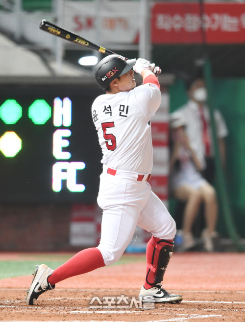 [포토]SK 윤석민의 시즌 첫 홈런