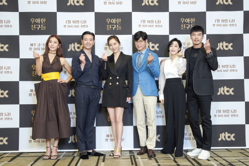 "베테랑들의 연기 투혼"…'우아한 친구들', '부부의 세계' 신드롬 잇는다[종합]