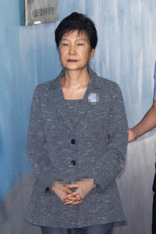 박근혜,'국정농단·특활비' 파기환송심서 징역 총 30년→20년 감경