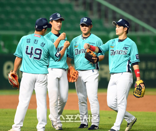 [포토]승리의 기쁨을 나누는 NC