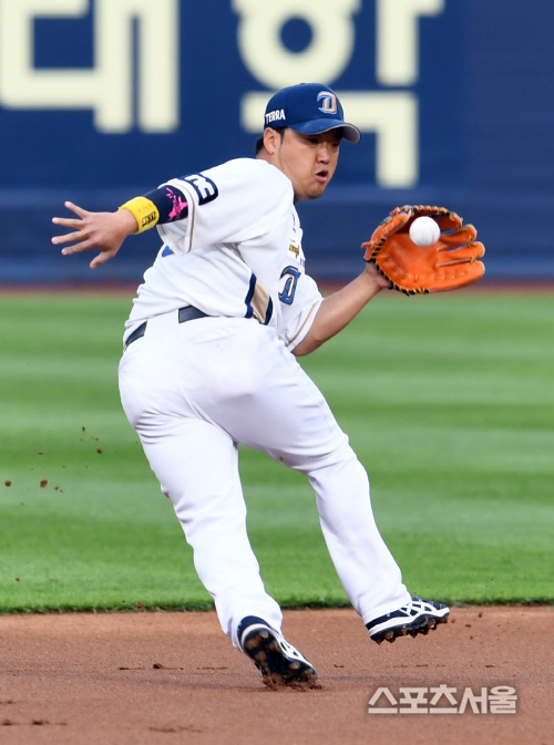 [포토]심우준의 타구 잡아내는 박석민