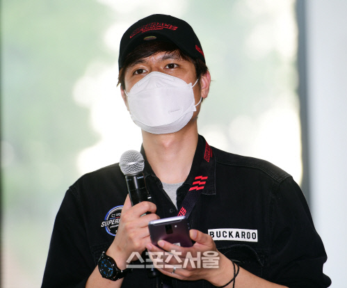 '서킷의 이동욱' CJ슈퍼레이스 홍보팀 이정수 과장, 요즘 '서킷의 저승사자'로 불리는 이유는?