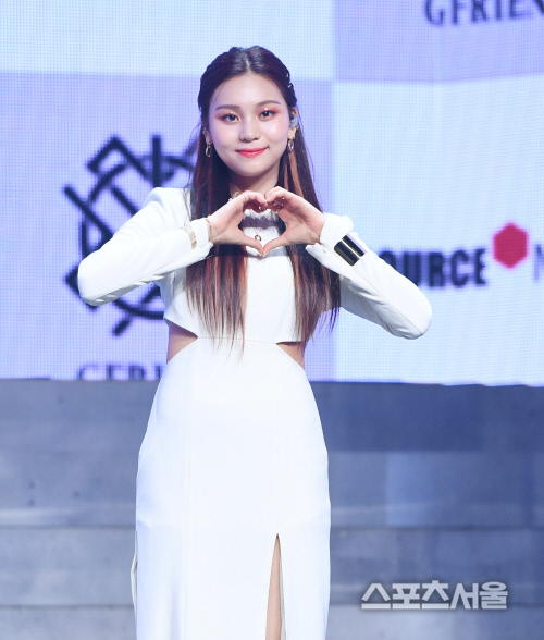 [포토] 여자친구 엄지, 사랑스런 하트~